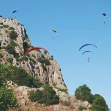 Appartement Paisible Entre Terre Et Mer Cabrieres  Kültér fotó